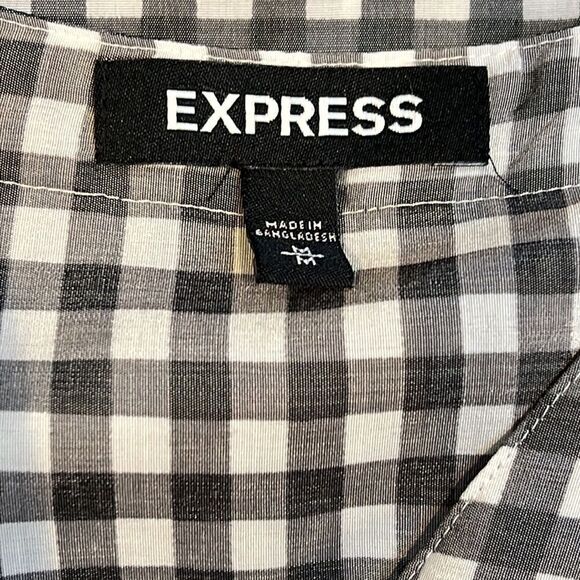 EXPRESS ROLL Tab Sleeve Popover V-Neck Gingham Blouse - Picture 5 of 6